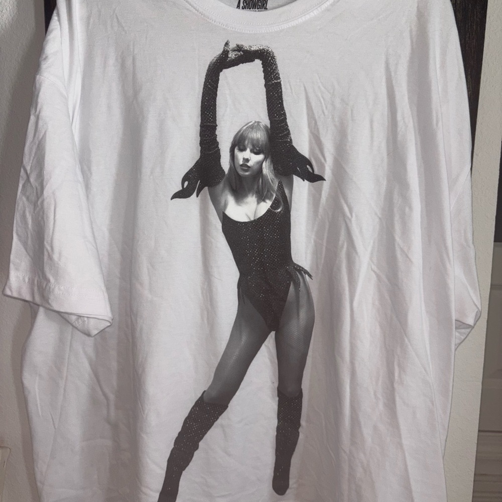 Taylor Swift White Graphic Tee